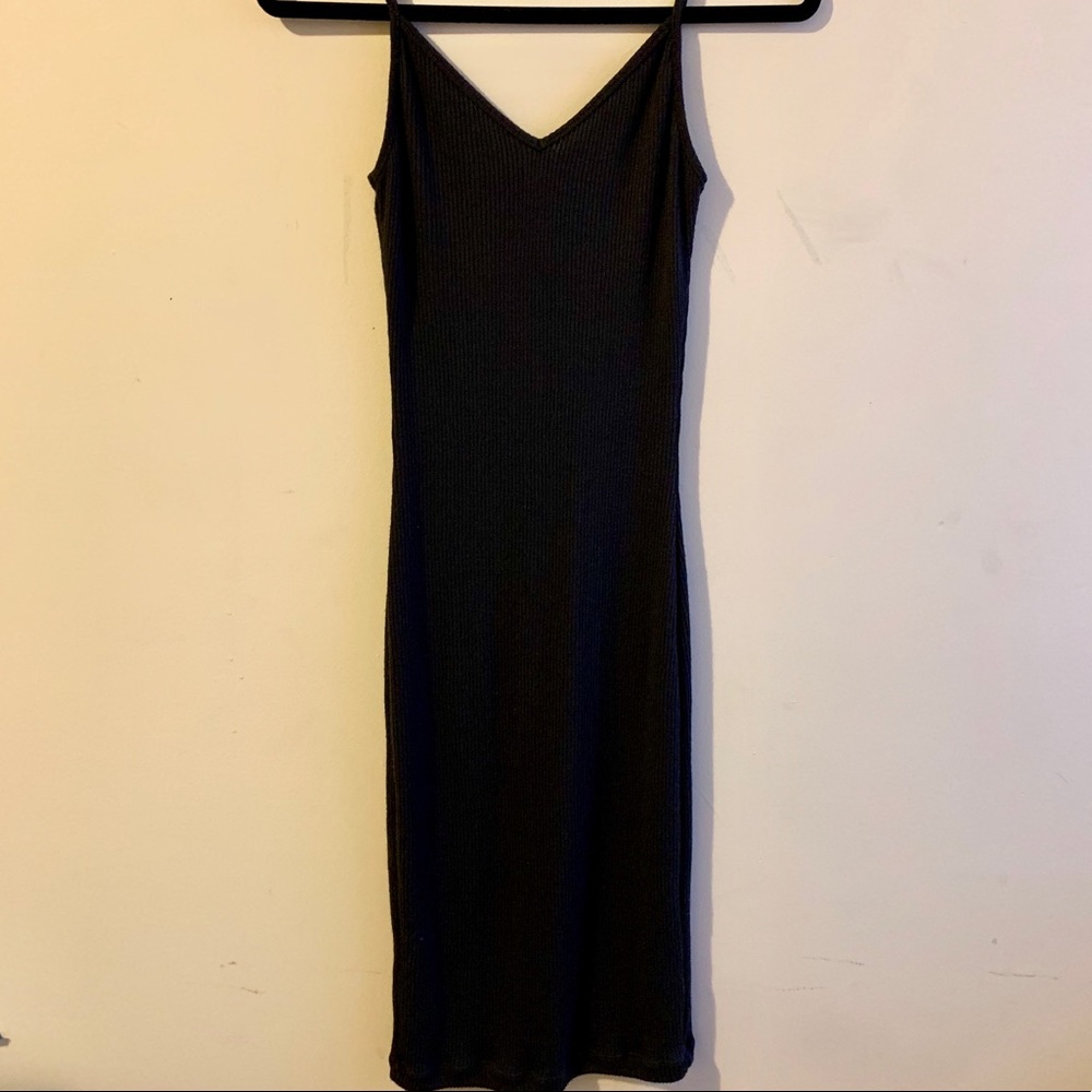 Simple, slimming, dark grey dress!